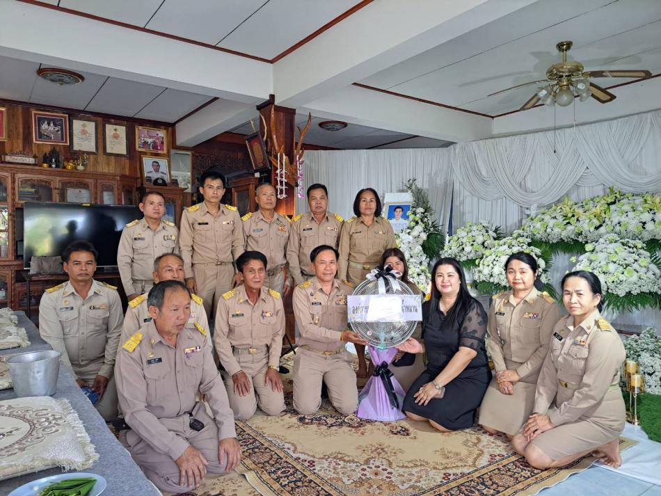 มอบพวงหรีด 